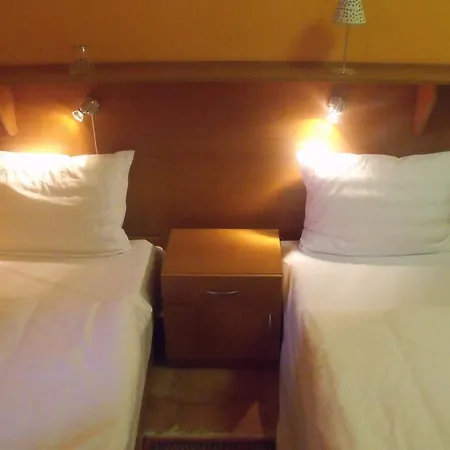 Abádszalóki Vitorlás Pensión Abádszalók