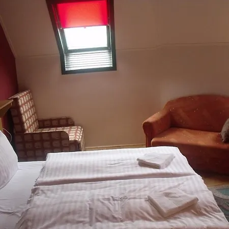 Abádszalóki Vitorlás Pensión Abádszalók