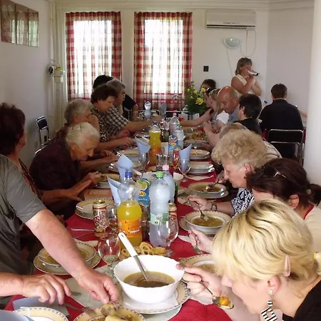 Abádszalóki Vitorlás Pensión