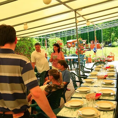 Abádszalóki Vitorlás Pensión Abádszalók