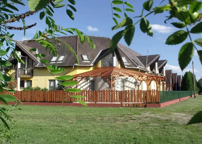 Abadszaloki Vitorlas Vendeghaz Guest house Abadszalok